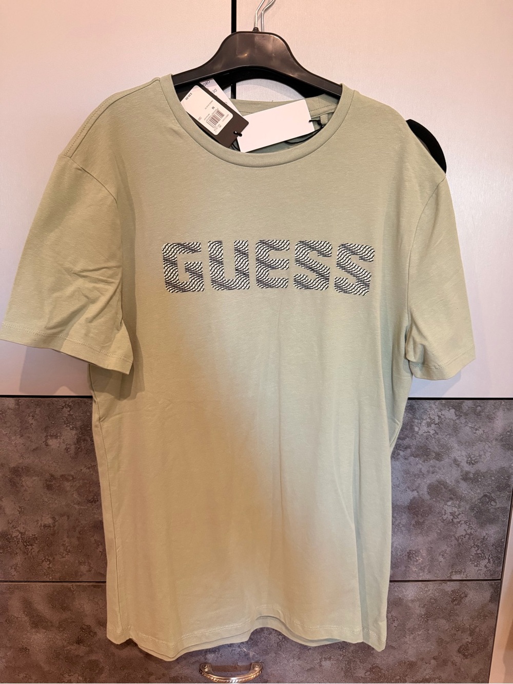 Guess t-shirt